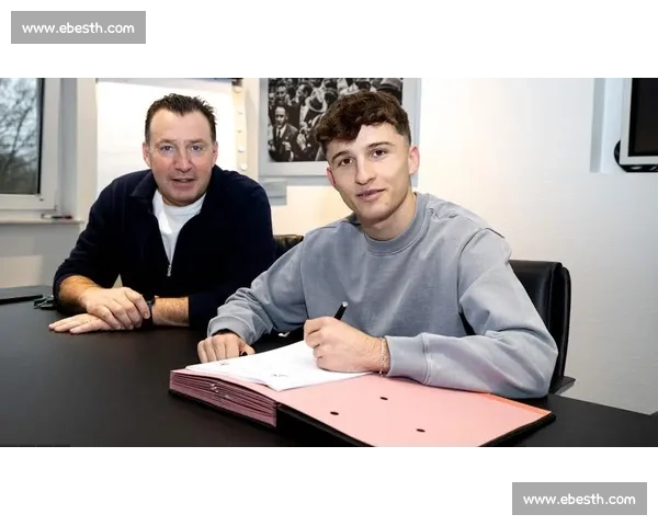 沙尔克官宣签下 22 岁德国中场法齐,合同至 2029 年